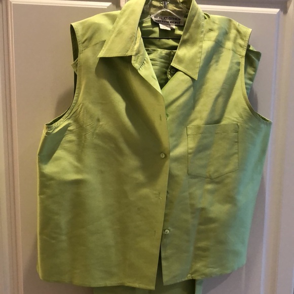 ๐ Real Clothes Saks Fifth Avenue 100% Silk Sleeveless Button down top - Picture 1 of 2